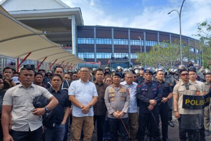 Pihak kepolisian imbau massa aksi di DPRD Sulut tetap tenang dan tidak memprovokasi
