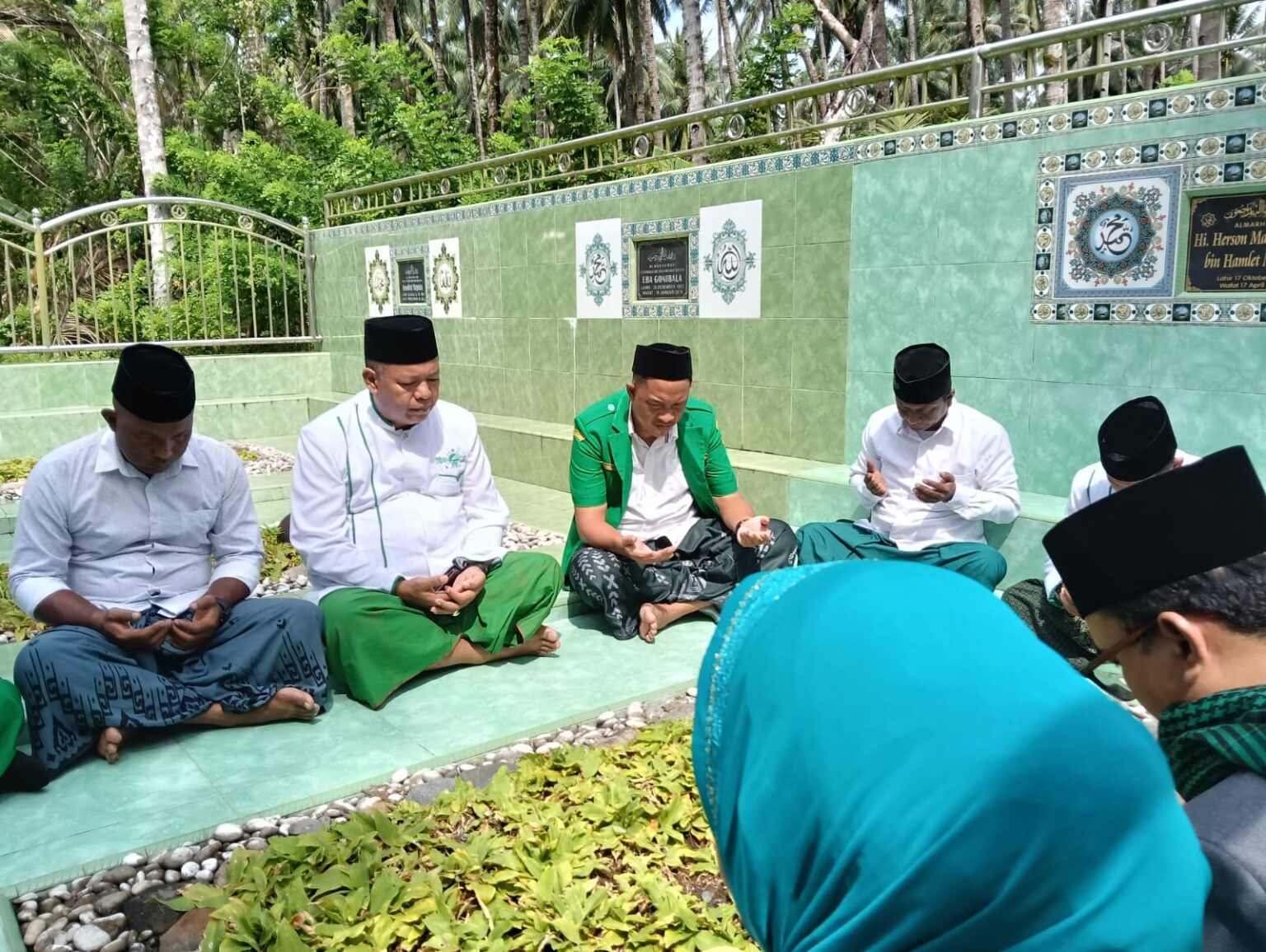 Peringati Hari Santri Nasional, Ketua Ansor Bolsel ziarah ke makam H2M: Kami meneladani perjuangannya