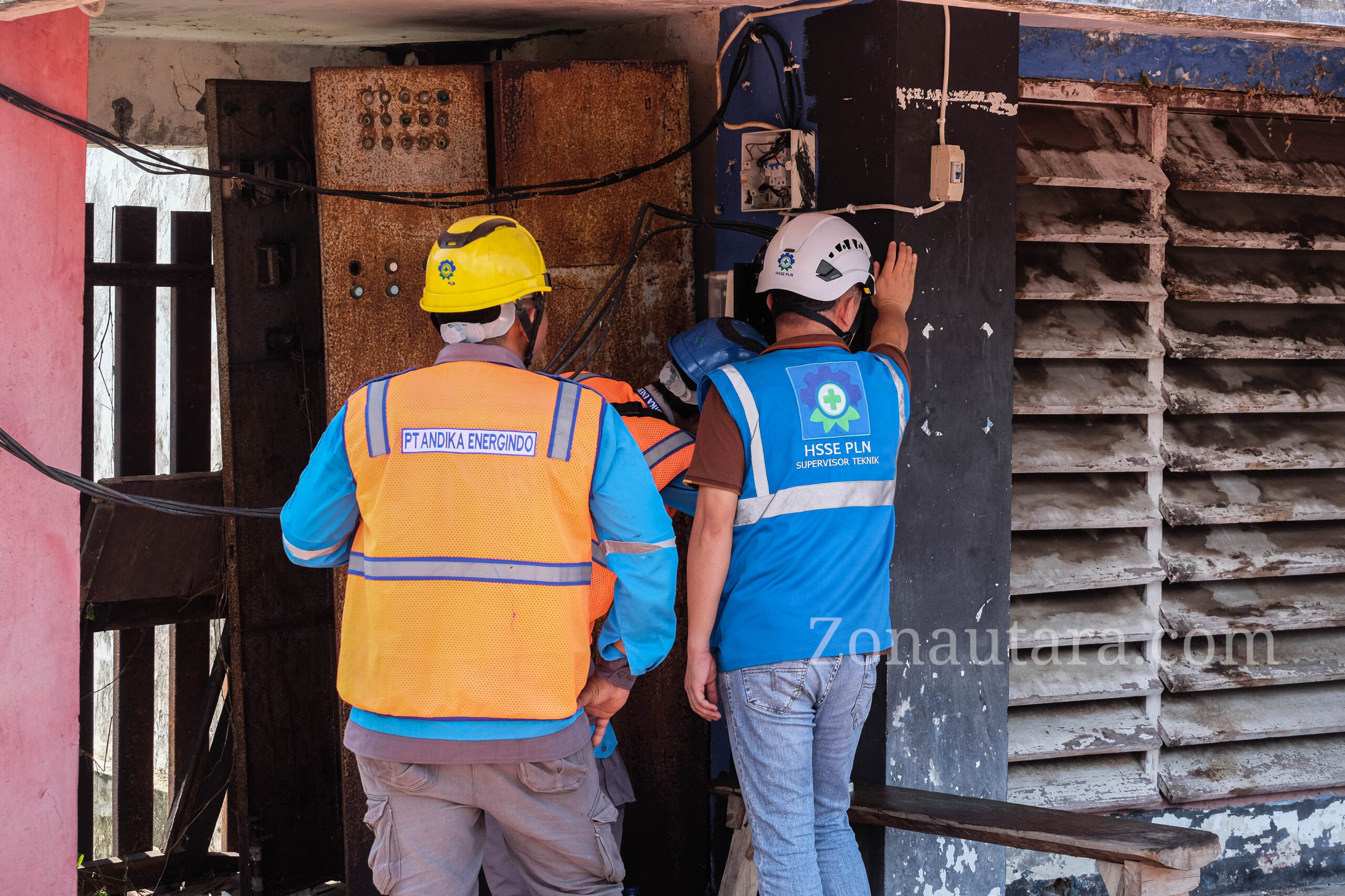 FOTO: Wagub Victor Mailangkay tinjau rehabilitasi kolam renang KONI Sulut