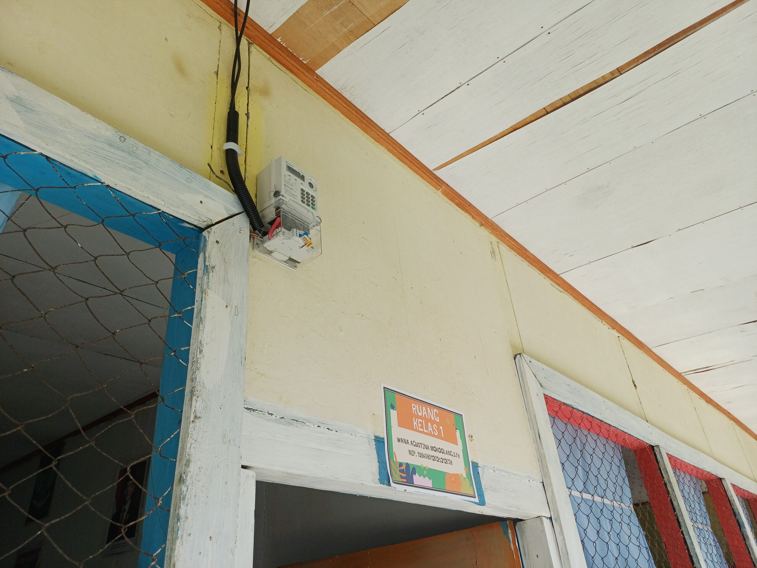 Pelita bagi Pendidikan, PLN terangi SD Negeri Oboy