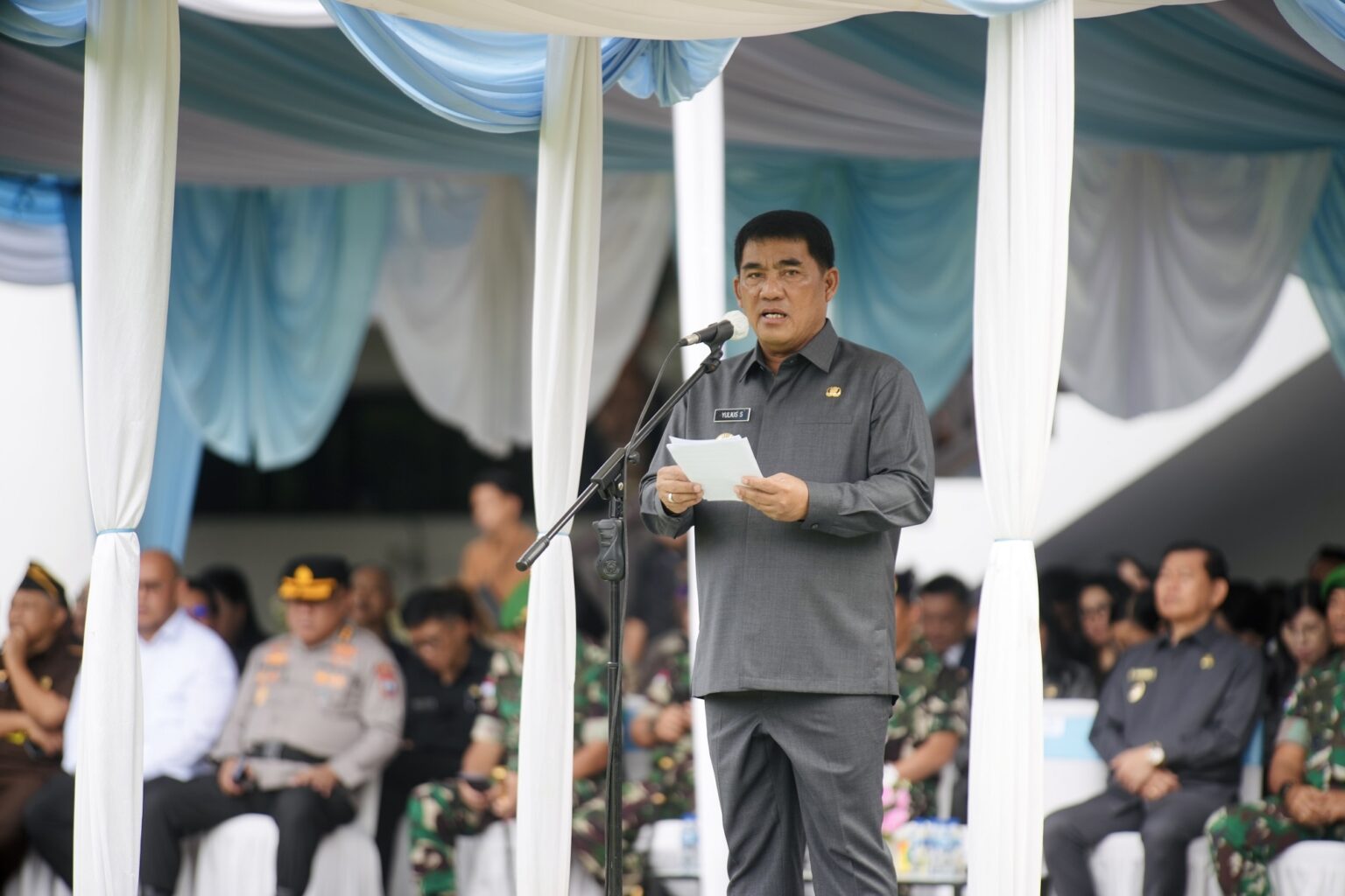 Gubernur Sulut, Yulius Selvanus saat memimpin upacara peringatan Hari Sumpah Pemuda ke-97 (Foto: Humas Pemprov)