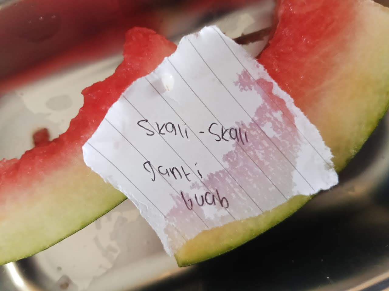 Suara siswa di balik tempat makan kosong: Catatan hari Ketiga makan bergizi gratis di Bolaang