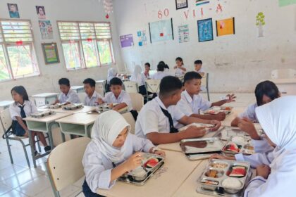 Suara siswa di balik tempat makan kosong: Catatan hari Ketiga makan bergizi gratis di Bolaang