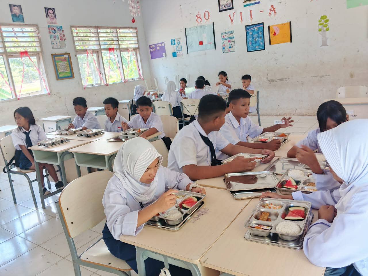 Suara siswa di balik tempat makan kosong: Catatan hari Ketiga makan bergizi gratis di Bolaang