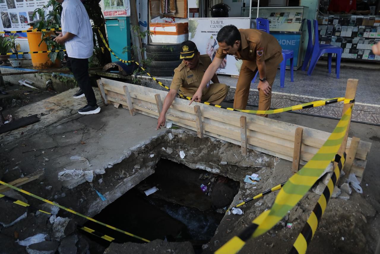 Wali Kota Kotamobagu tinjau kondisi drainase di Jalan Kartini, pedagang sambut positif langkah pemerintah