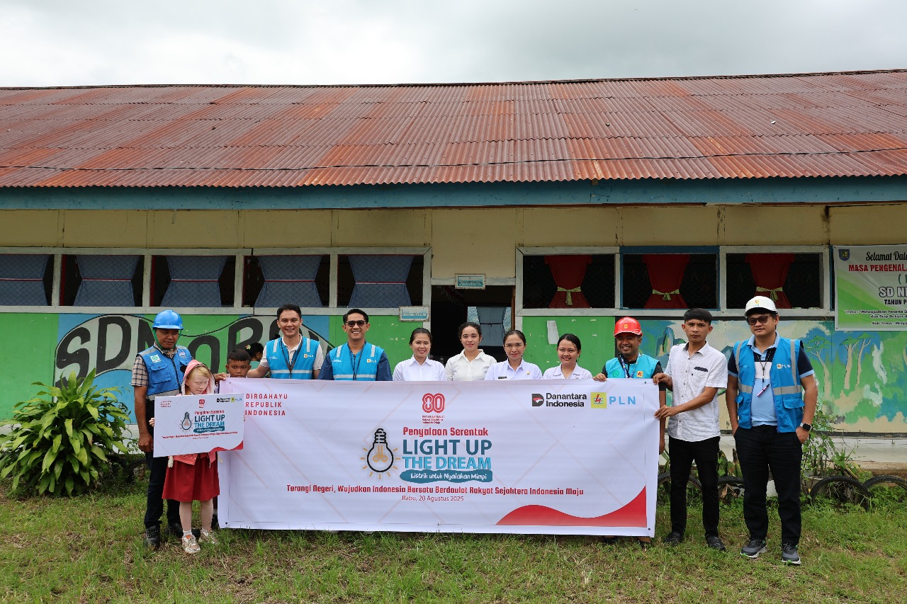 Pelita bagi Pendidikan, PLN terangi SD Negeri Oboy