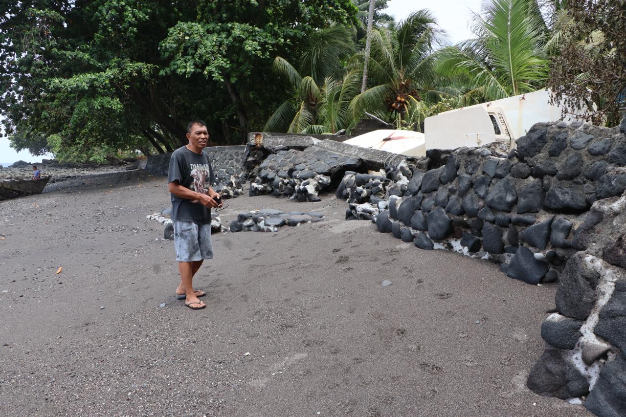 Talud pantai jebol, warga Paseng hadapi ancaman serius cuaca buruk