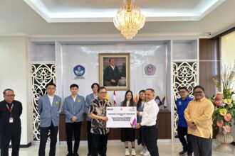 PLN salurkan beasiswa untuk 5 mahasiswa Fakultas Teknik Unsrat