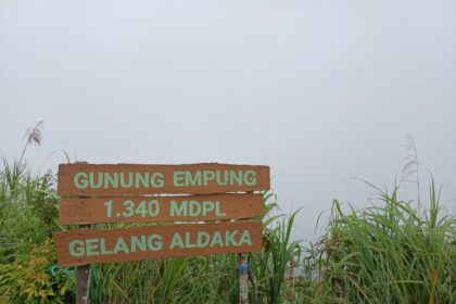 Gunung Empung dan ruang kontemplasi pagi hari