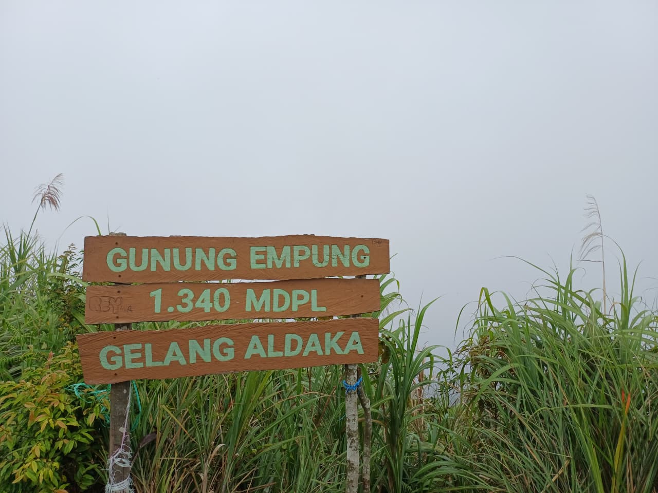 Gunung Empung dan ruang kontemplasi pagi hari