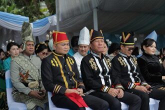 Weny-Rendy Tampil Memukau dengan Baju Adat Mongondow di HUT ke-61 Sulawesi Utara