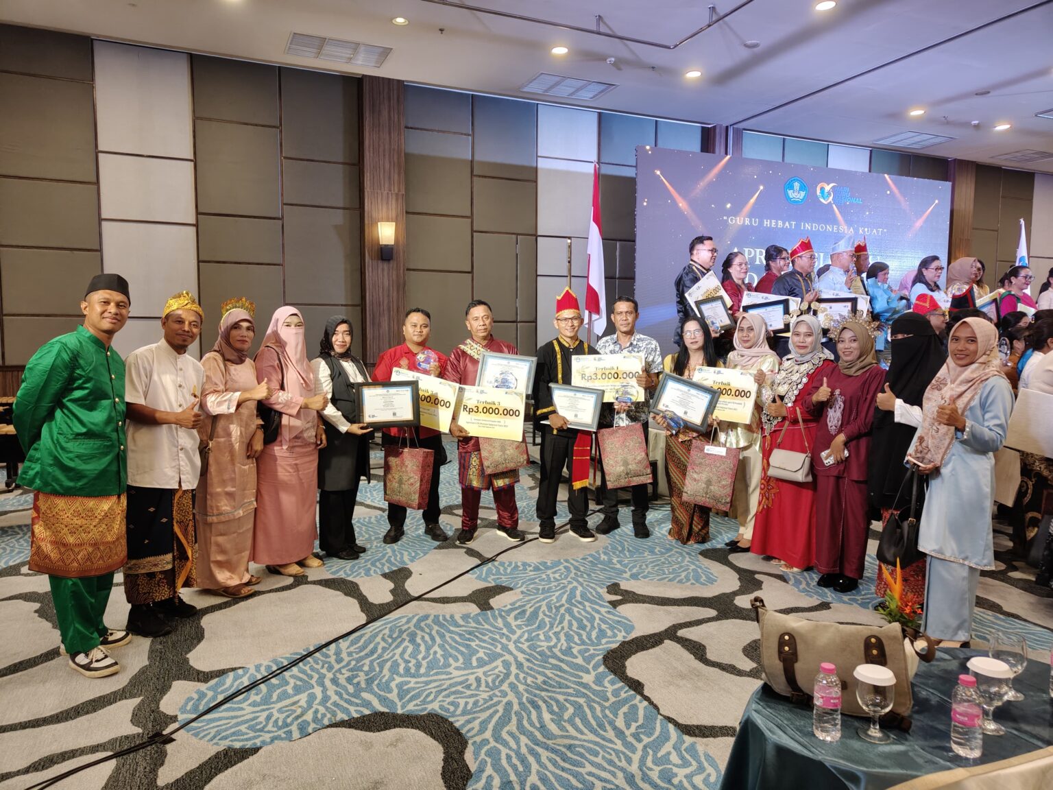 Bolsel berjaya di kancah pendidikan Sulut, Disdikbud teken PKS, guru-guru raih penghargaan bergengsi