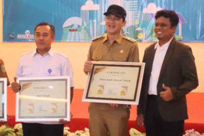 PLN UP3 Tolitoli berikan penghargaan kepada Pemkab sebagai bentuk apresiasi dalam Customer Gathering