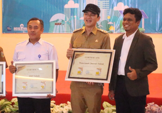 PLN UP3 Tolitoli berikan penghargaan kepada Pemkab sebagai bentuk apresiasi dalam Customer Gathering