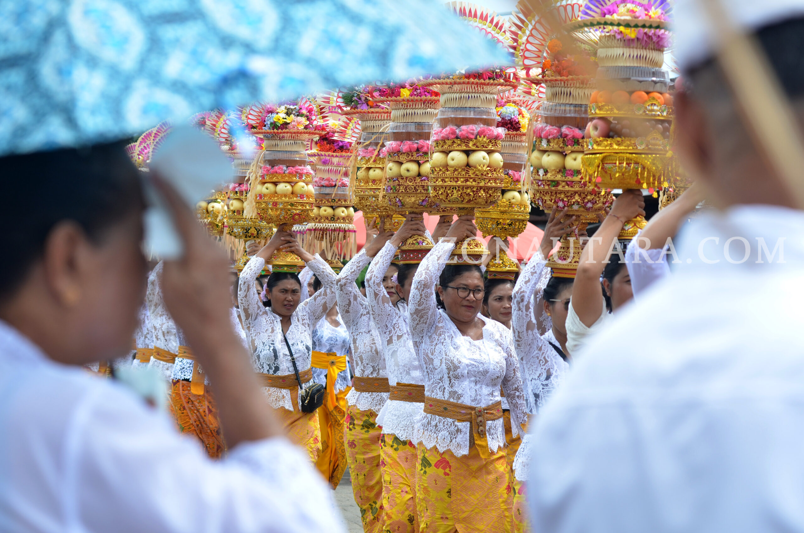 FOTO: Galungan Mopugad: Piodalan, mapeed, dan harmoni umat