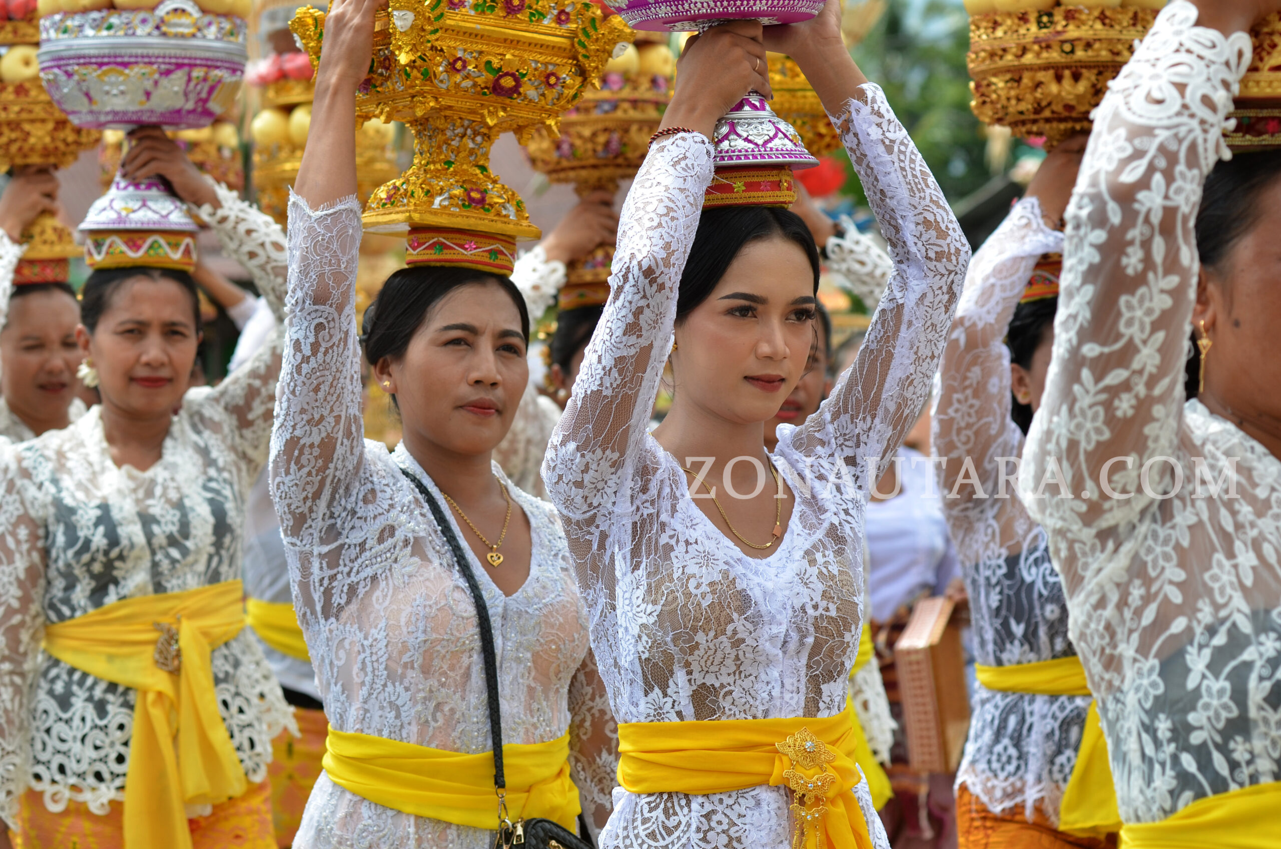 FOTO: Galungan Mopugad: Piodalan, mapeed, dan harmoni umat