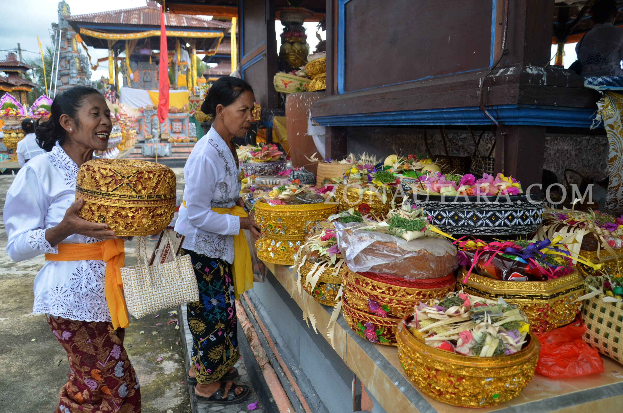 FOTO: Galungan Mopugad: Piodalan, mapeed, dan harmoni umat