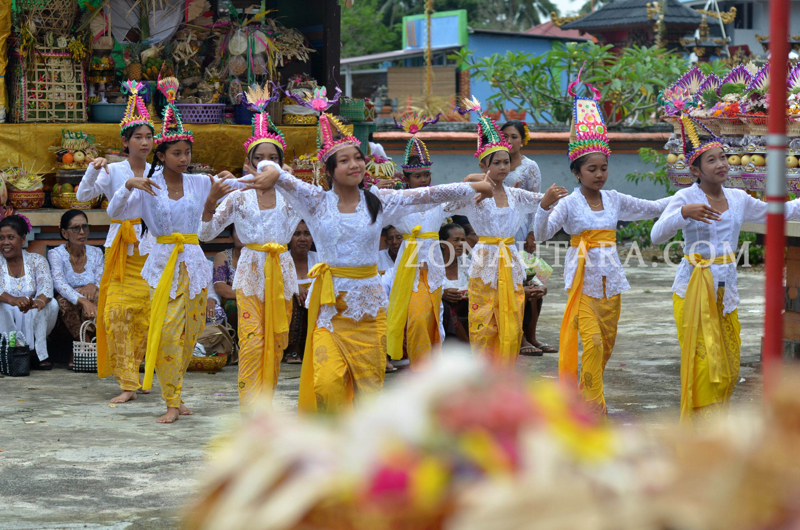 FOTO: Galungan Mopugad: Piodalan, mapeed, dan harmoni umat