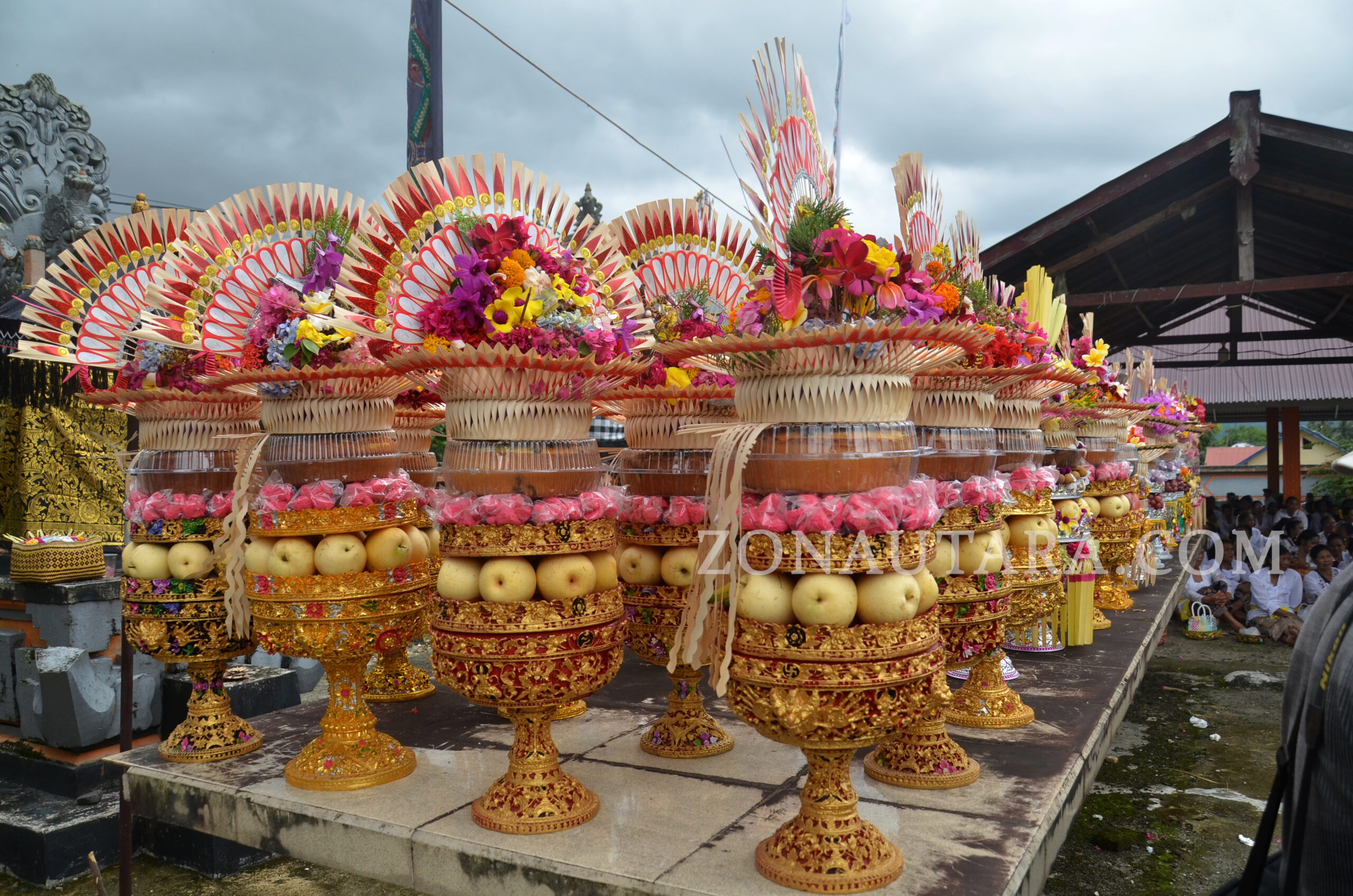 FOTO: Galungan Mopugad: Piodalan, mapeed, dan harmoni umat