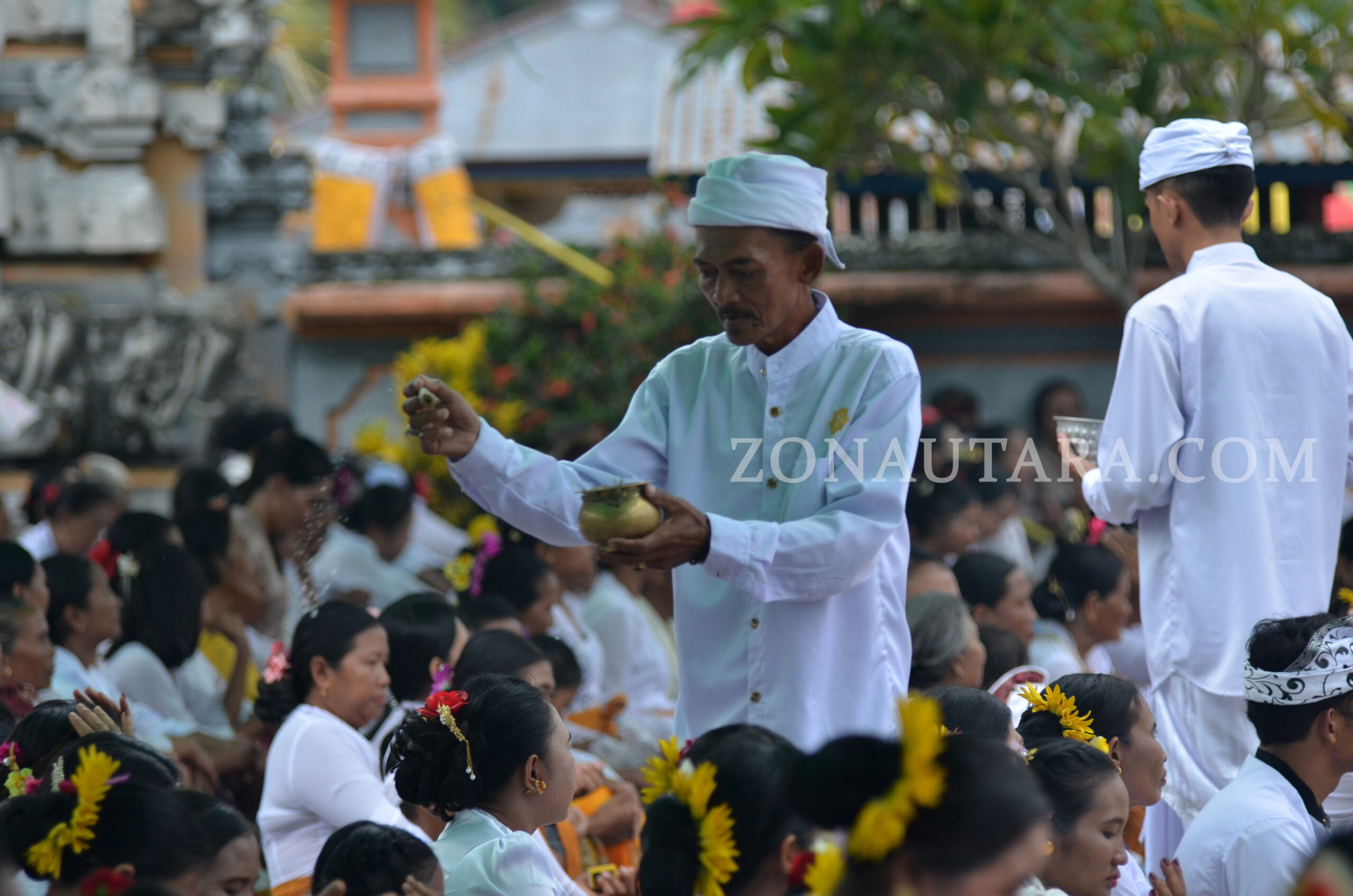FOTO: Galungan Mopugad: Piodalan, mapeed, dan harmoni umat