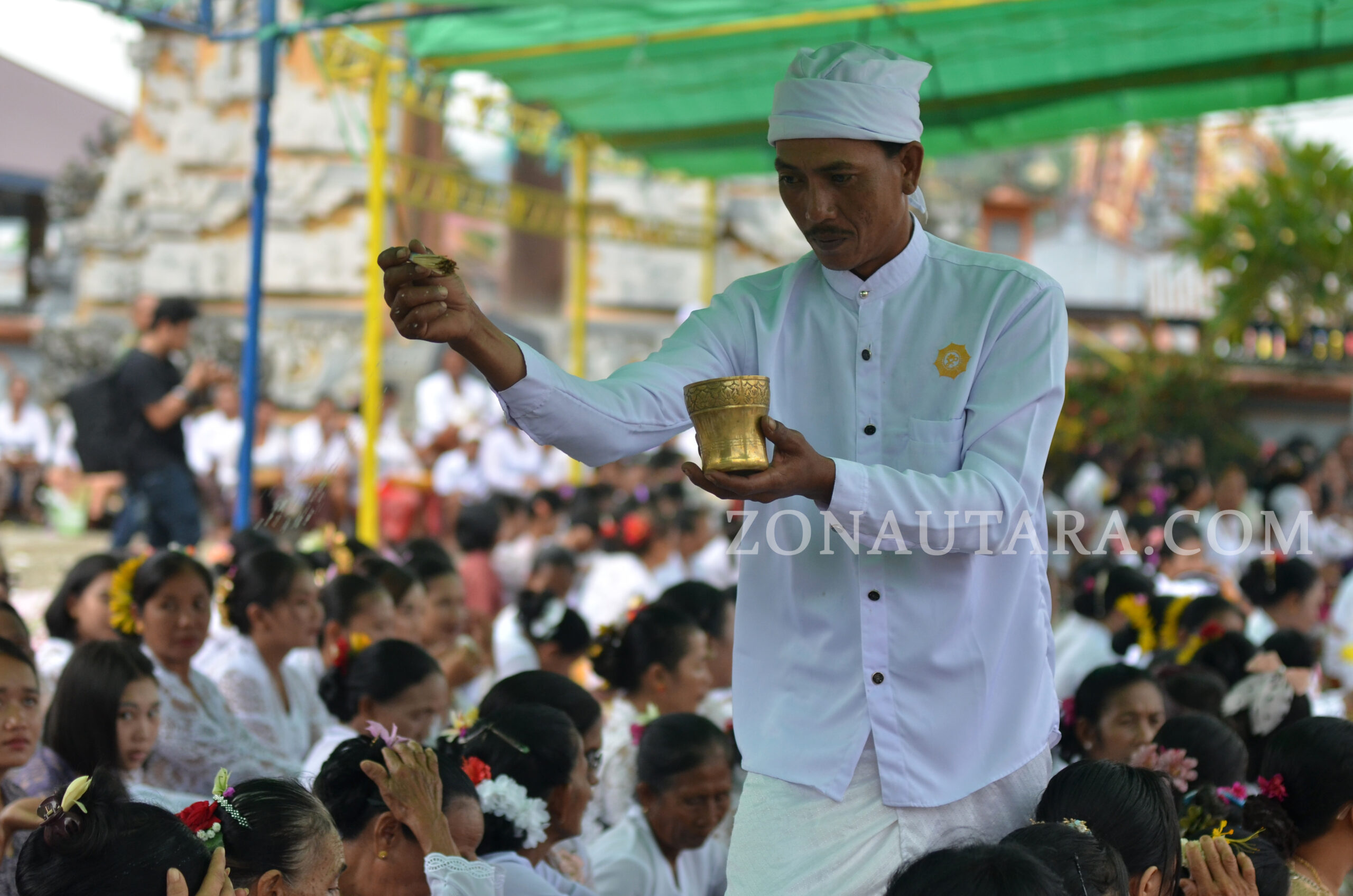 FOTO: Galungan Mopugad: Piodalan, mapeed, dan harmoni umat