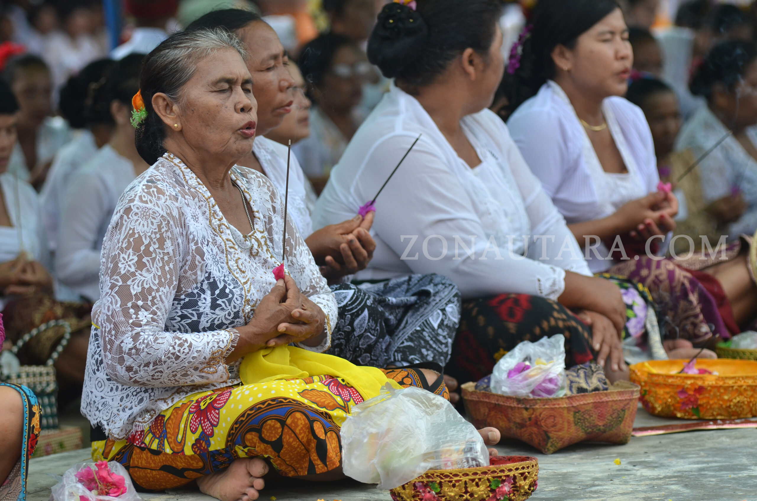 FOTO: Galungan Mopugad: Piodalan, mapeed, dan harmoni umat