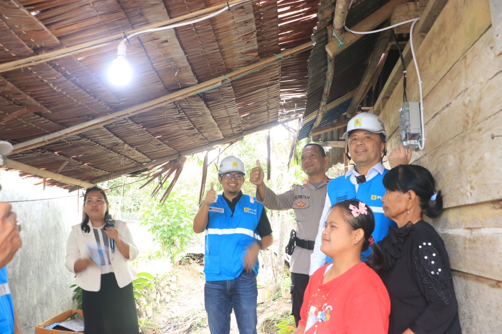 Dua tahun hidup dalam gelap, Ni Wayan akhirnya nikmati terang lewat program PLN