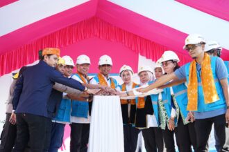 Warga di Dusun Paku Desa Anca dan Dusun Palili Desa Tamado sekarang bisa nikmati listrik