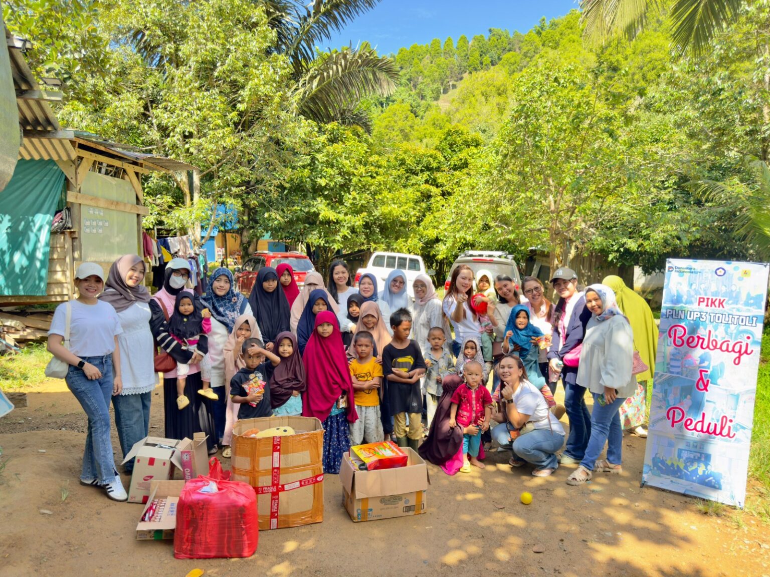 Srikandi PLN UP3 Tolitoli salurkan donasi untuk anak-anak Yayasan Ihsanul Ummah Buntuna