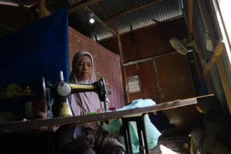 PLN bagi kado ke 2.821 keluarga prasejahtera saat HUT RI