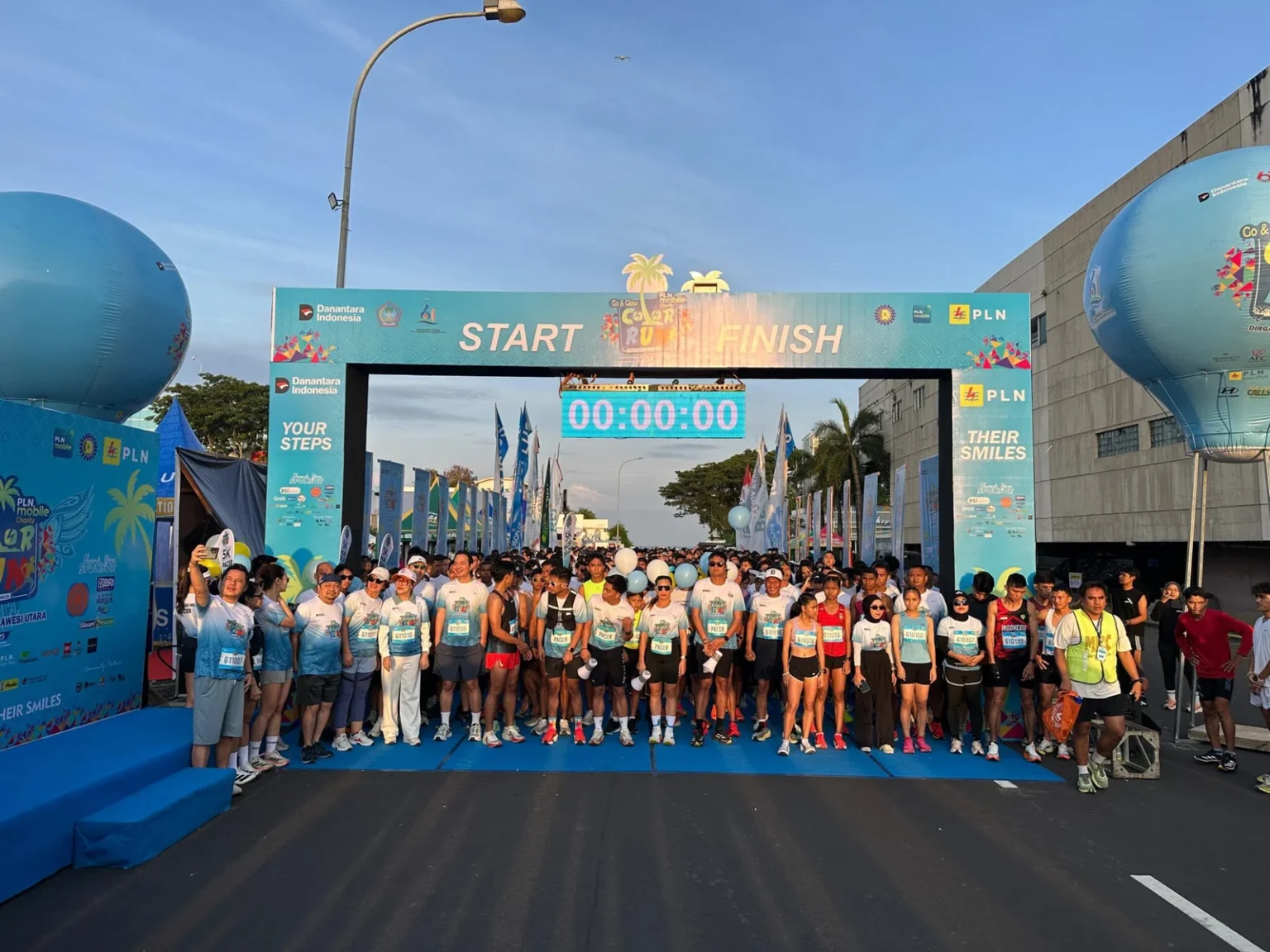 Go & Glow PLN Mobile Charity Color Run di Manado, satukan energi dan aksi sosial