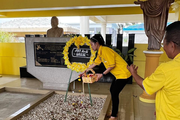 Ketua Fraksi Golkar DPRD Sulut, Cindy Wurangian: Ziarah dan aksi sosial jadi cerminan pengabdian partai