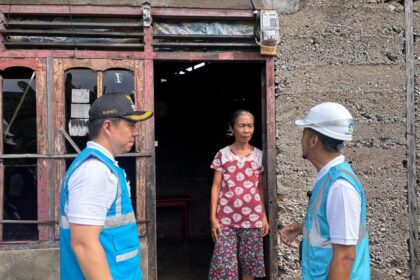 Donasi pegawai PLN wujudkan akses listrik gratis bagi 19 keluarga di Pulau Lipang