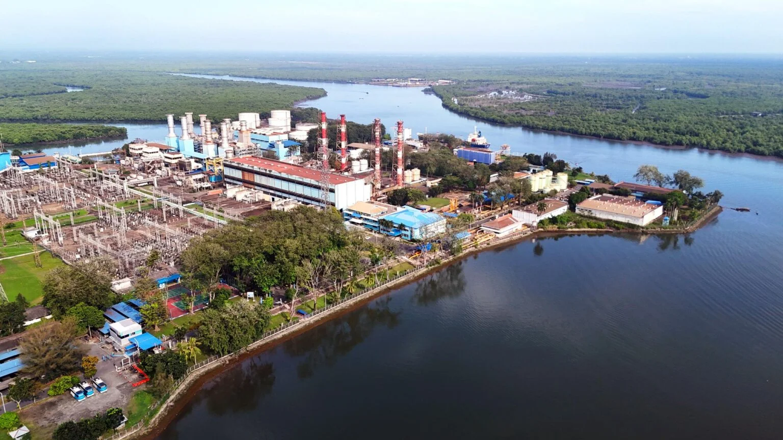 Kado spesial PLN untuk HUT RI ke-80, limbah sawit jadi listrik