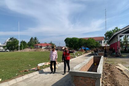 Tinjau langsung proyek, Iskandar Kamaru: Alun-alun akan jadi wajah baru Bolsel