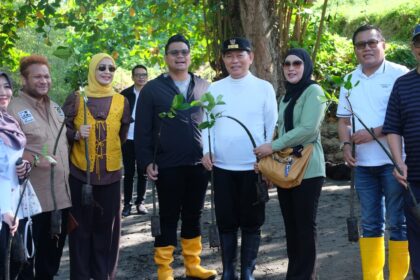 Aksi tanam Mangrove di Manado: Komitmen pusat dan daerah menjaga ekosistem pesisir di Sulut