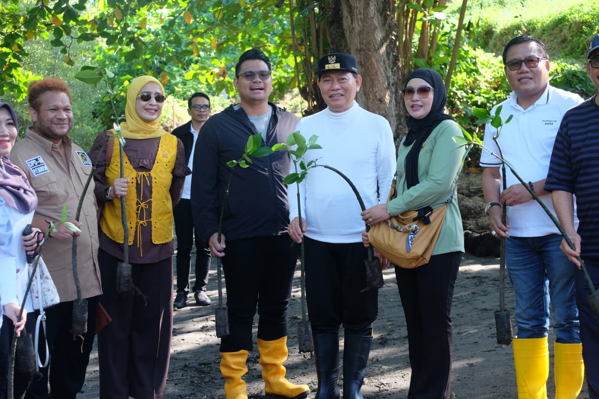 Aksi tanam Mangrove di Manado: Komitmen pusat dan daerah menjaga ekosistem pesisir di Sulut