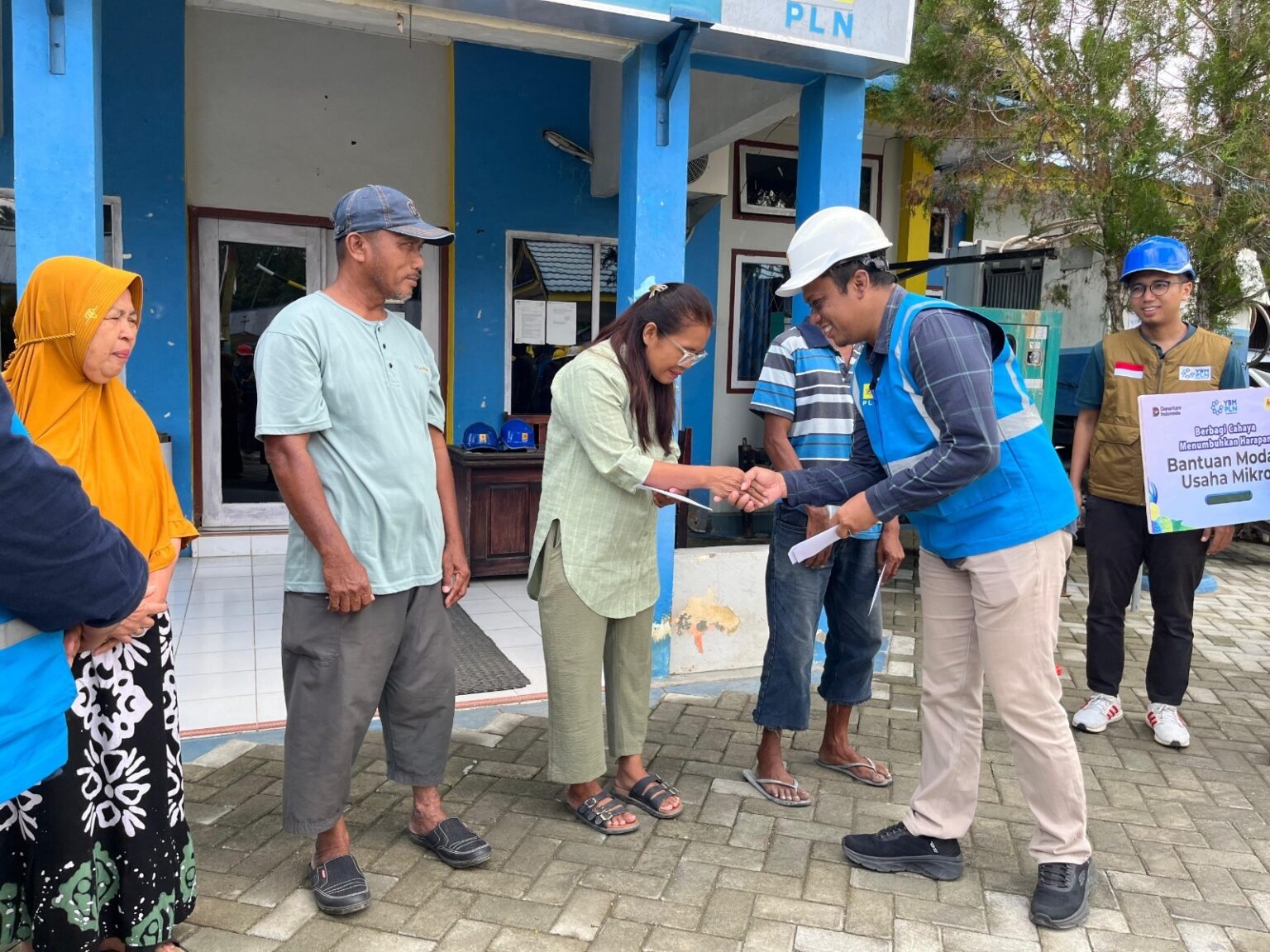 PLN dorong transformasi ekonomi keluarga kurang mampu lewat program YBM di Leok