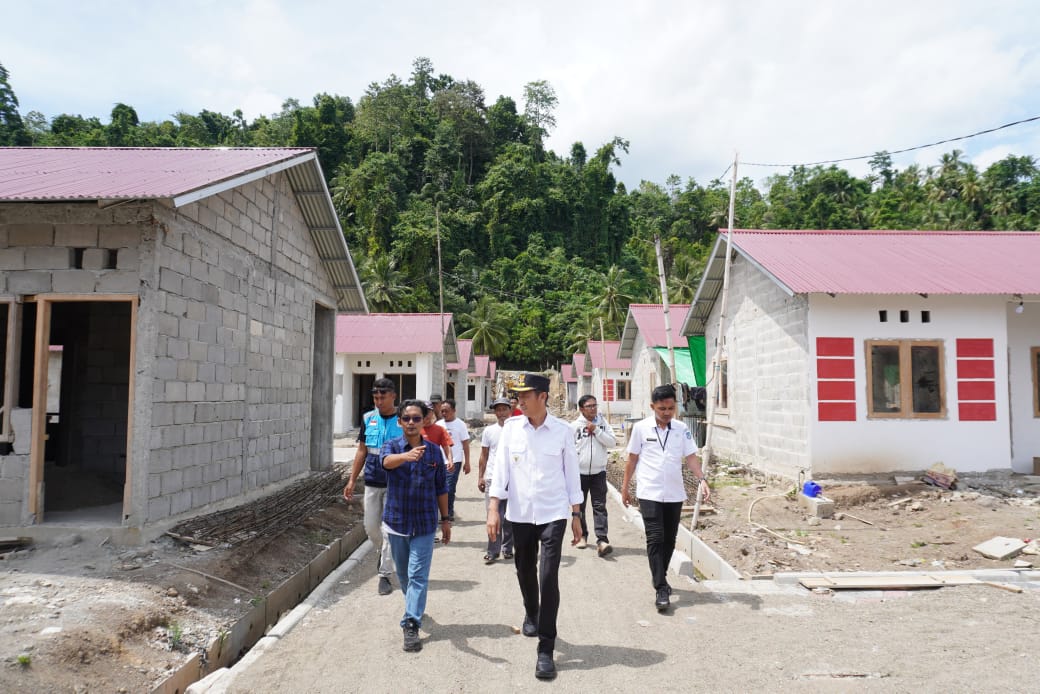 Tinjau rumah bantuan di Motandoi, Iskandar Kamaru peringatkan kontraktor: Jangan asal jadi 8 Tinjau rumah bantuan di Motandoi, Iskandar Kamaru peringatkan kontraktor: Jangan asal jadi