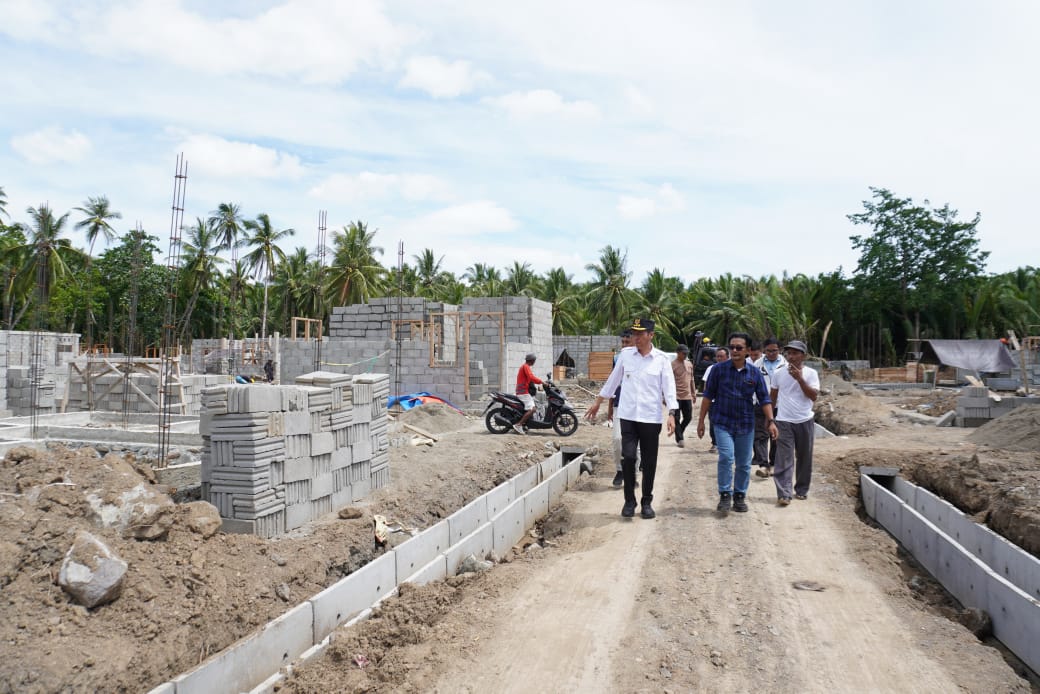 Tinjau rumah bantuan di Motandoi, Iskandar Kamaru peringatkan kontraktor: Jangan asal jadi 9 Tinjau rumah bantuan di Motandoi, Iskandar Kamaru peringatkan kontraktor: Jangan asal jadi