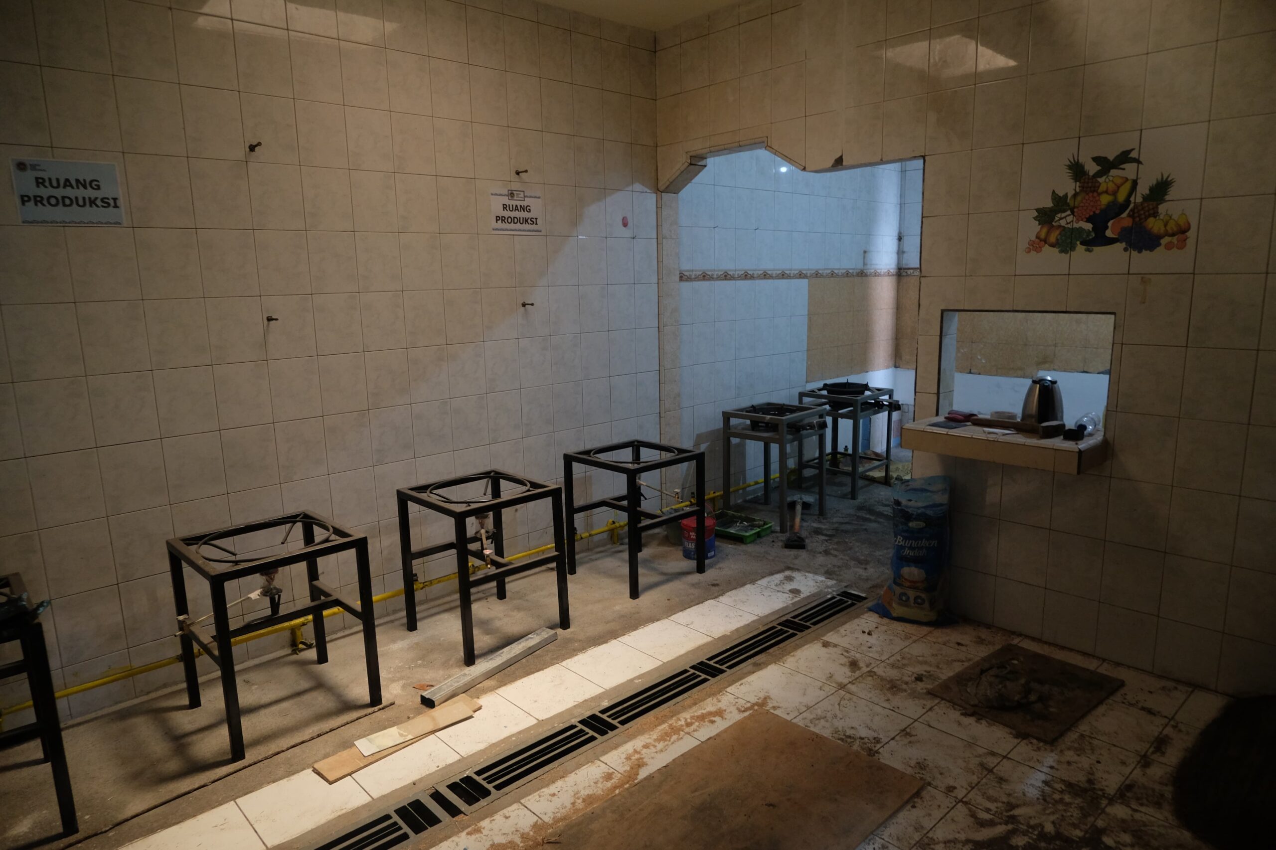 FOTO: Momen Wagub Sulut sidak Dapur MBG di Manado