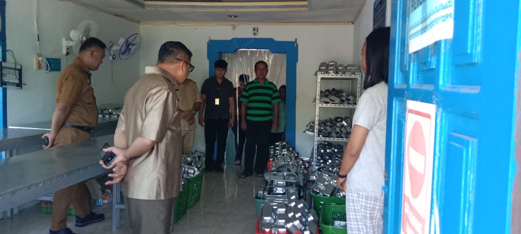 Pastikan gizi anak, Wabup Sitaro sidak ke dapur MBG di Biaro