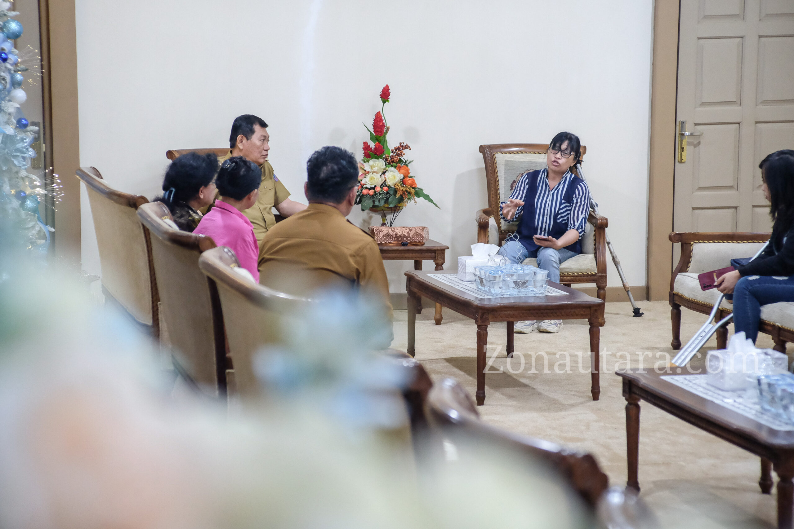 FOTO: Victor Mailangkay serahkan bantuan kursi roda ke penyandang disabilitas 8 FOTO: Victor Mailangkay serahkan bantuan kursi roda ke penyandang disabilitas