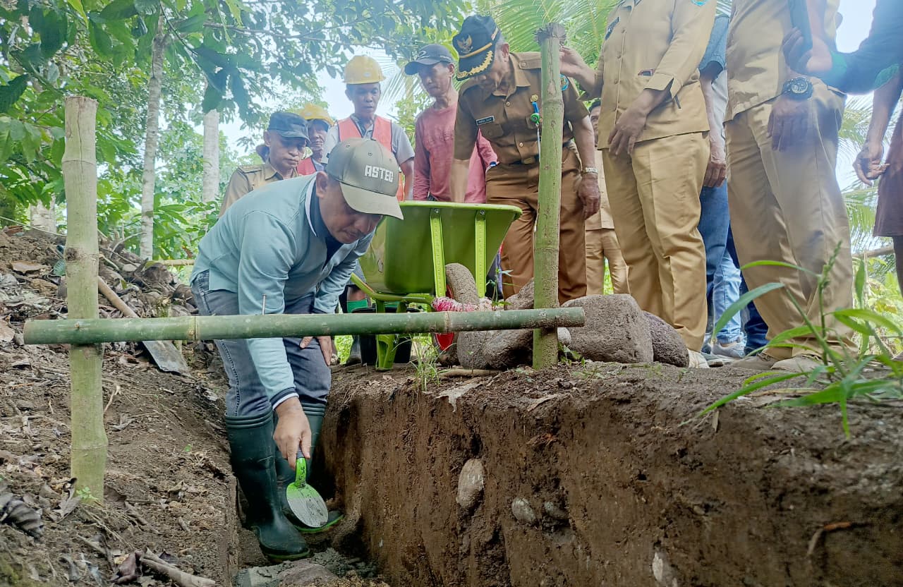 Bupati Yusra tinjau pembangunan jalan produksi di Kopandakan II, tegaskan manfaat ganda untuk masyarakat