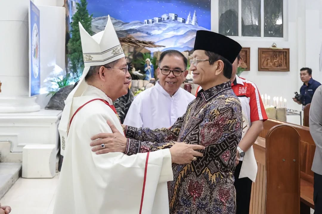 FOTO: Moment Menteri Agama Nasaruddin Umar berada di Gereja Katedral Manado didampingi Wagub Sulut