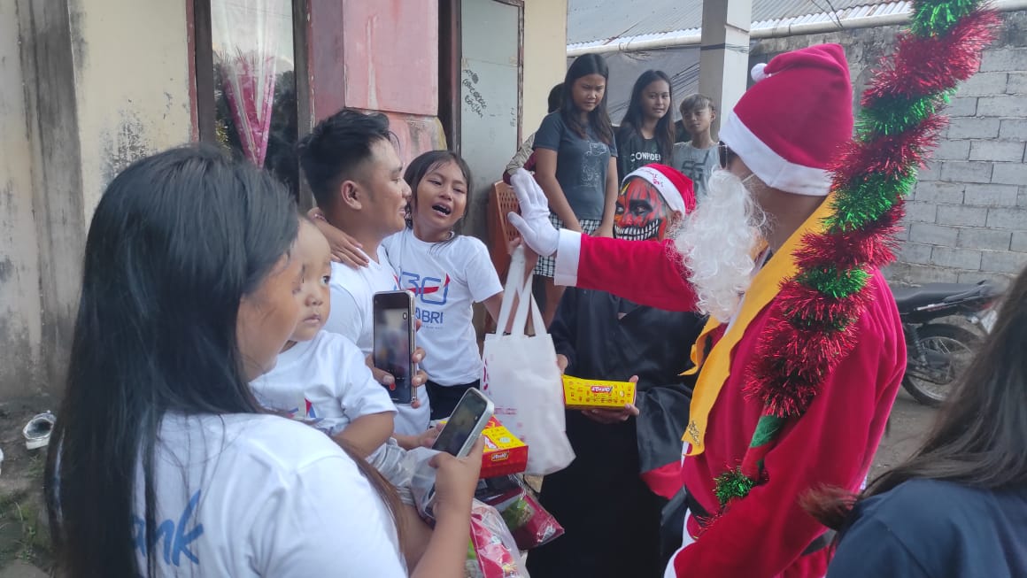 Arak-arakan Santa Claus The Peace semarakkan Natal di Manado, bawa pesan damai dan kebahagiaan