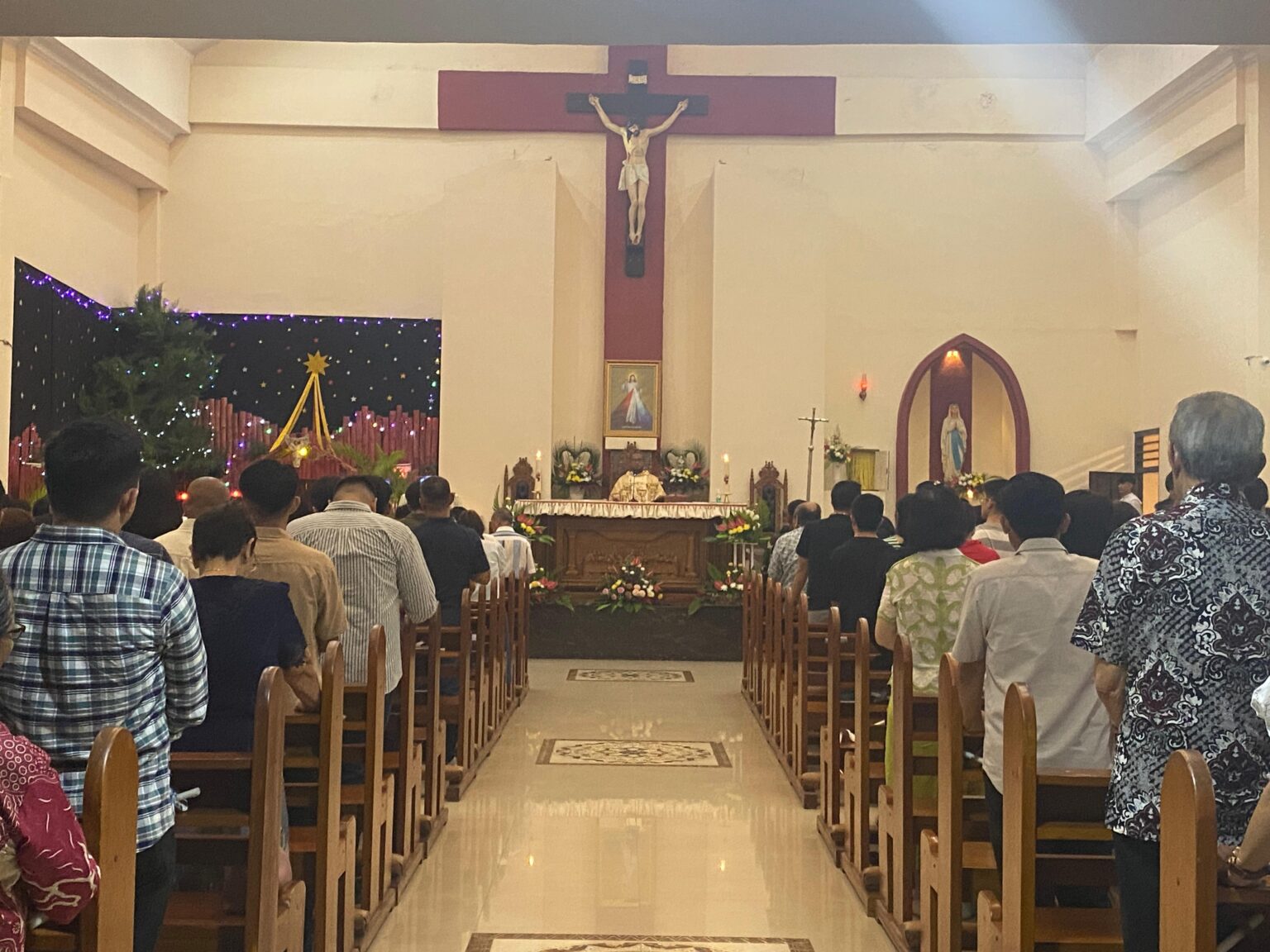 Umat Katolik Kotamobagu ikuti misa jelang Natal dengan khidmat