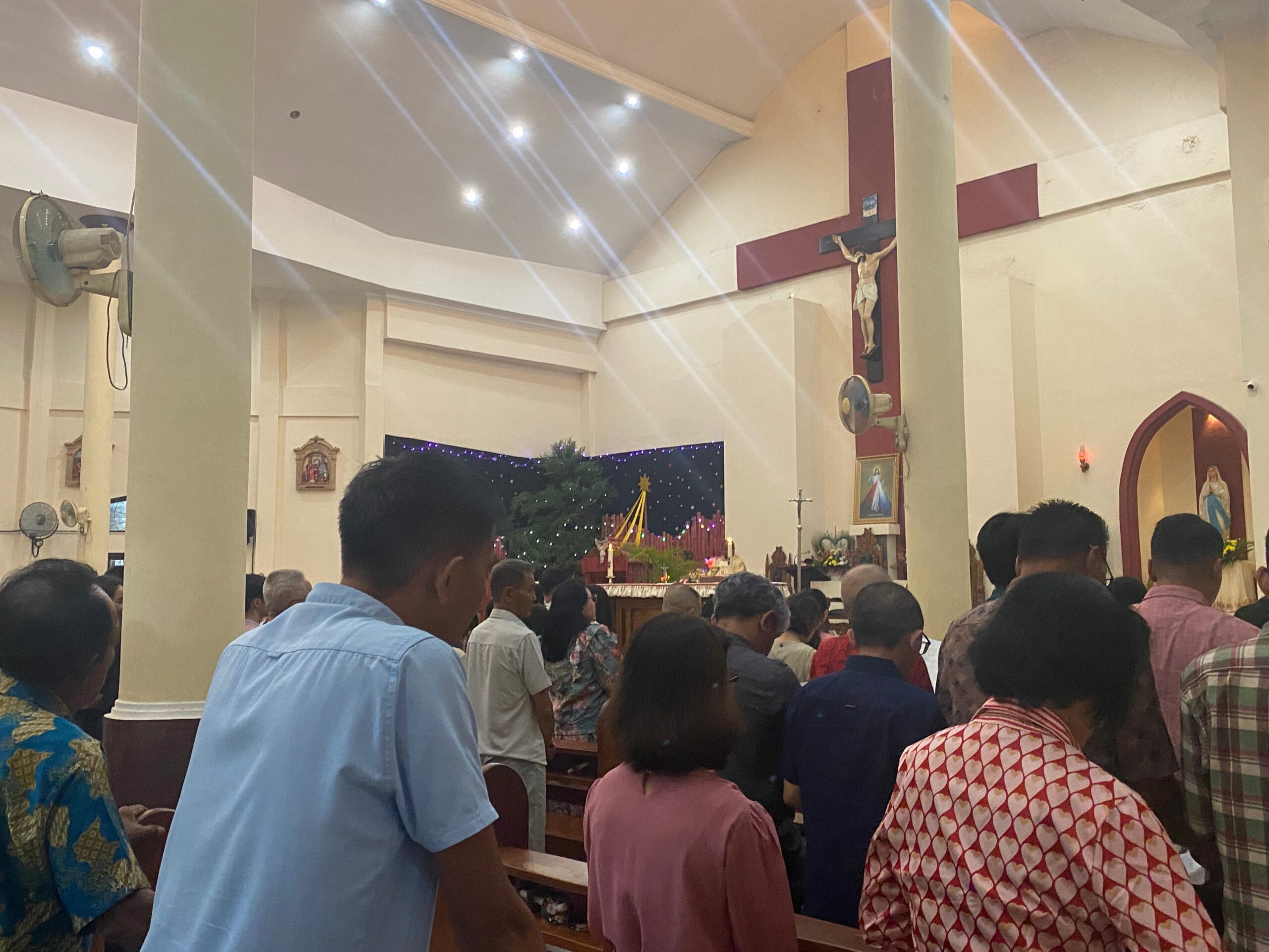 Umat Katolik Kotamobagu ikuti misa jelang Natal dengan khidmat 8 Umat Katolik Kotamobagu ikuti misa jelang Natal dengan khidmat