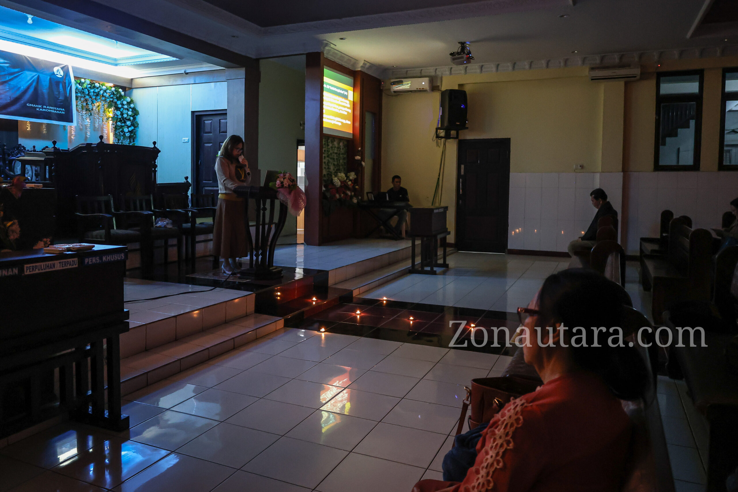 FOTO: Sederhana dan khusyuknya Wagub Sulut hadir sebagai jemaat 10 Hari Berdoa GMAHK Ranotana 8 FOTO: Sederhana dan khusyuknya Wagub Sulut hadir sebagai jemaat 10 Hari Berdoa GMAHK Ranotana