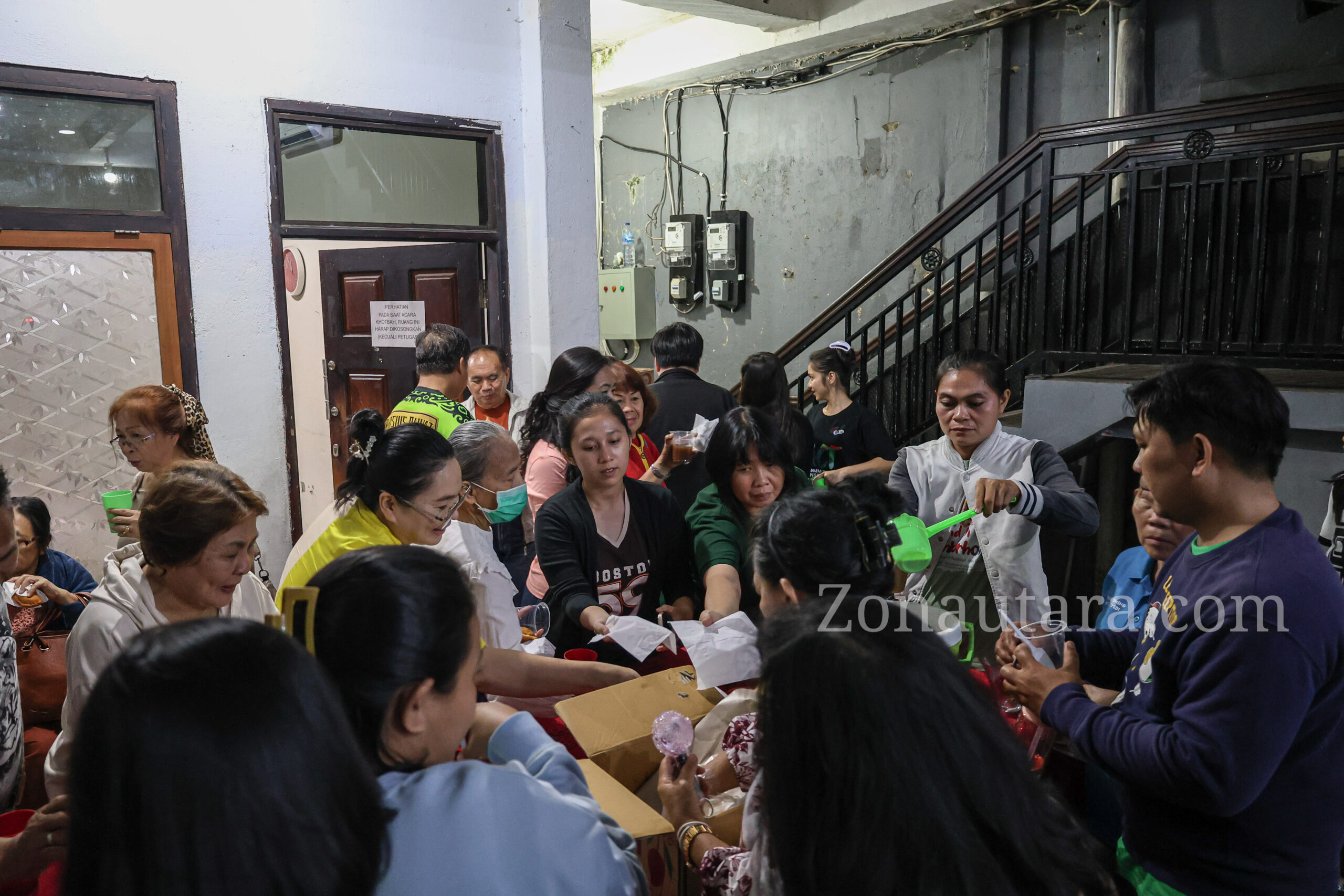 FOTO: Sederhana dan khusyuknya Wagub Sulut hadir sebagai jemaat 10 Hari Berdoa GMAHK Ranotana 13 FOTO: Sederhana dan khusyuknya Wagub Sulut hadir sebagai jemaat 10 Hari Berdoa GMAHK Ranotana
